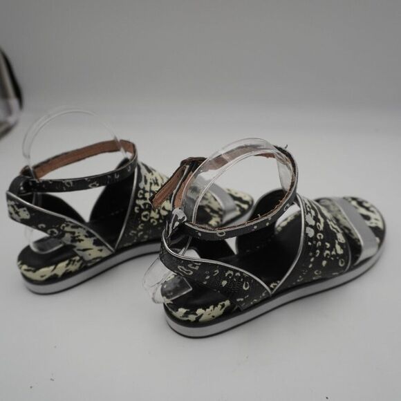 Pour La Victoire Sabina Ankle Strap Flat Sandals, Black/white/silver Size 7. - Picture 6 of 8
